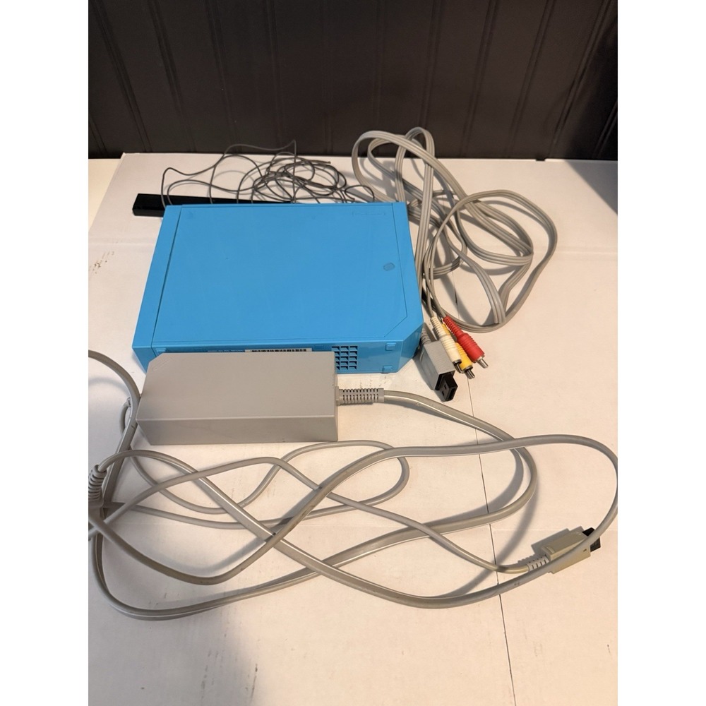 Nintendo Wii Video Game System Console Bundle Rvl-101 Blue Turns On. No Remote